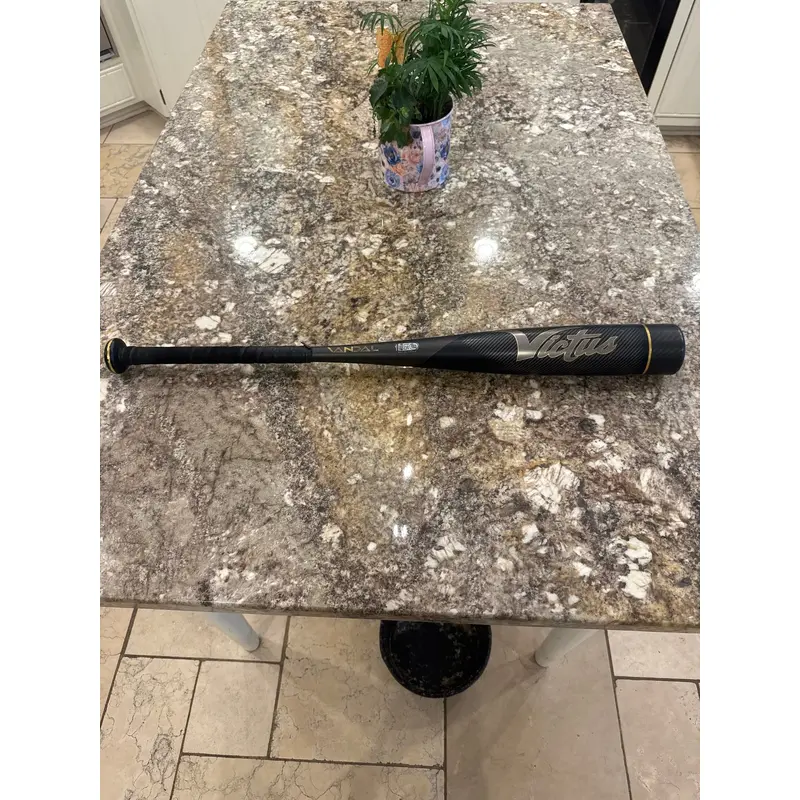 2022 Victus Vandal 2 Hybrid  (-10) 20 oz 30" (Very Good)