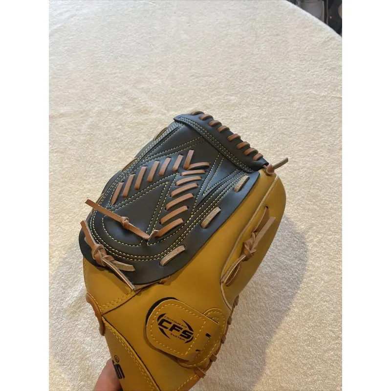 Brand New Franklin RHT size 13 Softball Glove