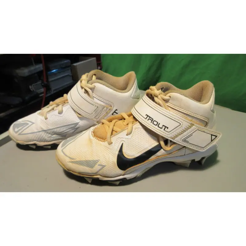 Used Nike Trout Cleats Size 5
