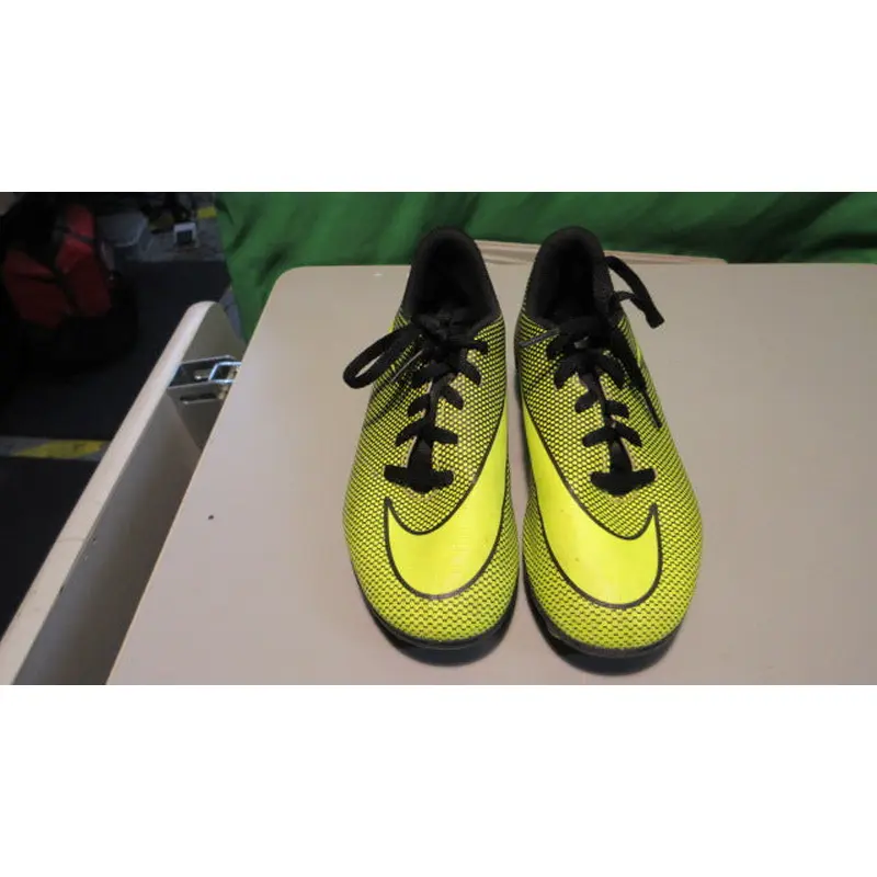 Used Nike Bravata II Firm Youth 2.5 Soccer Cleats