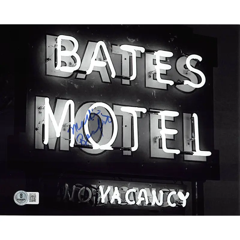 Marli Renfro Bates Motel Authentic Signed 8x10 Horizontal Photo BAS 1