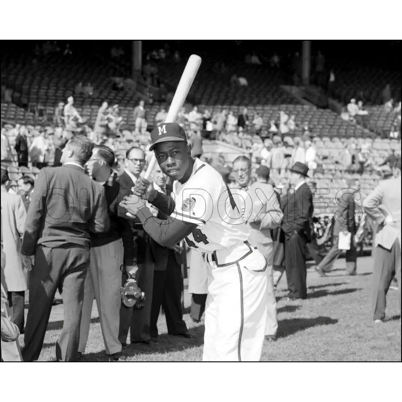 Hank Aaron 8X10 Photo - Milwaukee Braves - 932