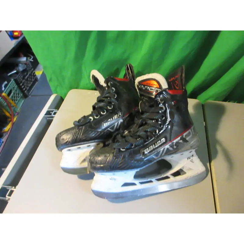 Used Bauer Vapor 3X Hockey Skates Size 5.5 Fit 1 - Right Heel is Split