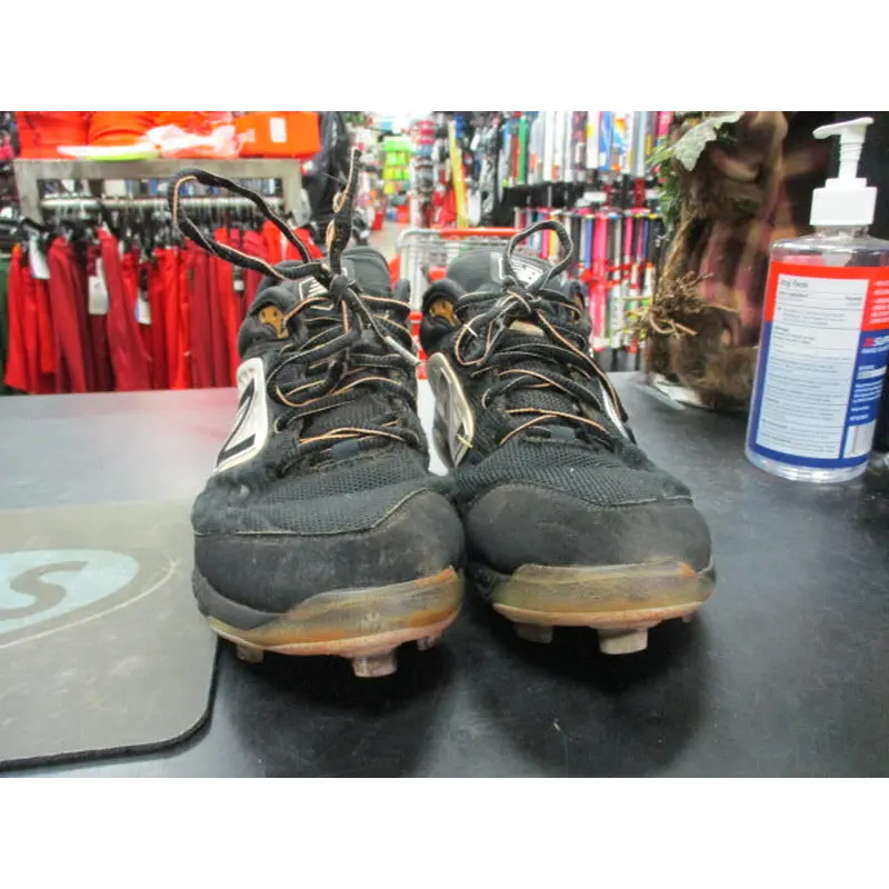 Used New Balance Size 6 Baseball Cleats