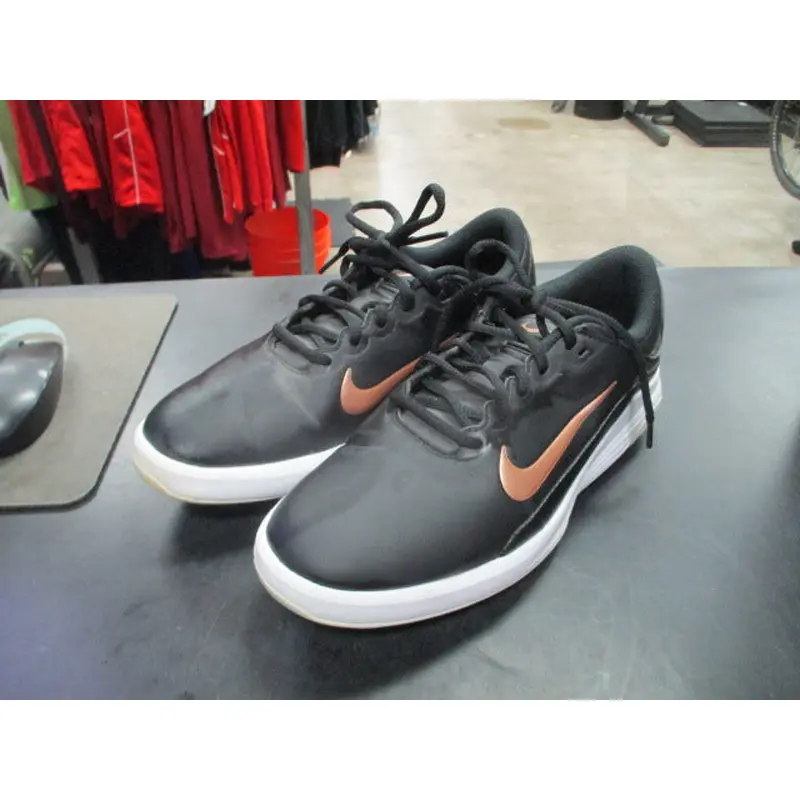 Used Nike Golf Shoes Size 8.5