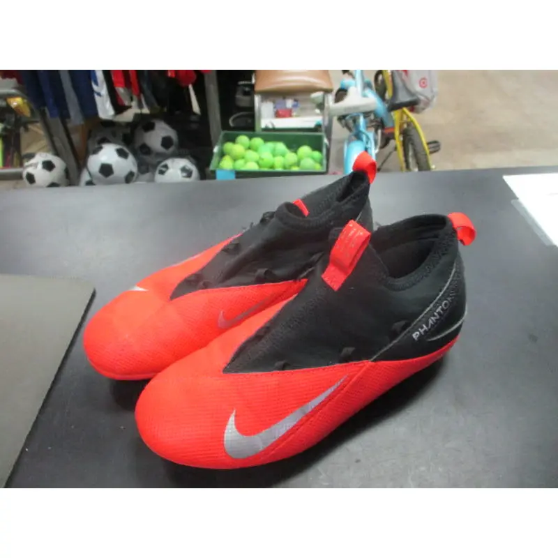 Used Nike Phantom VSN Soccer Cleats Size 1 (No Laces)