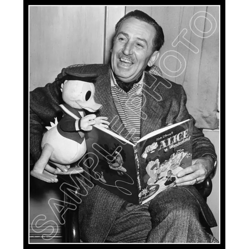 Walt Disney 8X10 Photo - Donald Duck - 2735