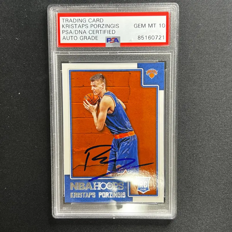 2015-16 Panini Hoops #261 Kristaps Porzingis Signed Card AUTO PSA Slabbed RC Knicks
