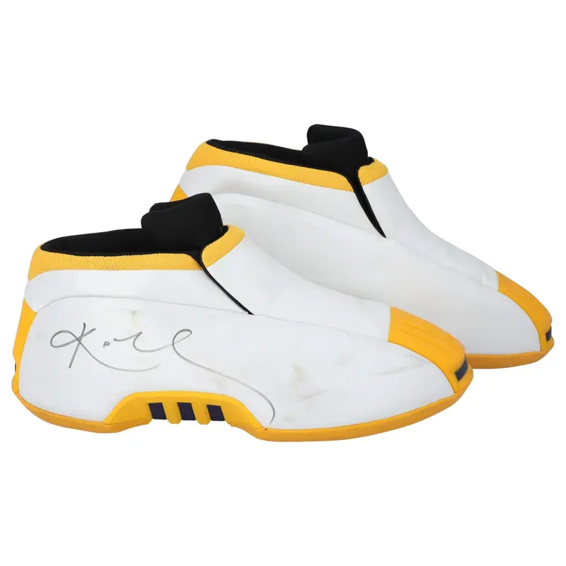 Kobe Bryant Game Used & Signed 2002 Sneakers Shoes Photomatched Beckett COA