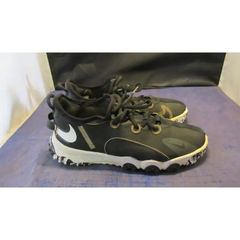 Used Nike Future Field Cleats Youth Size 4.5