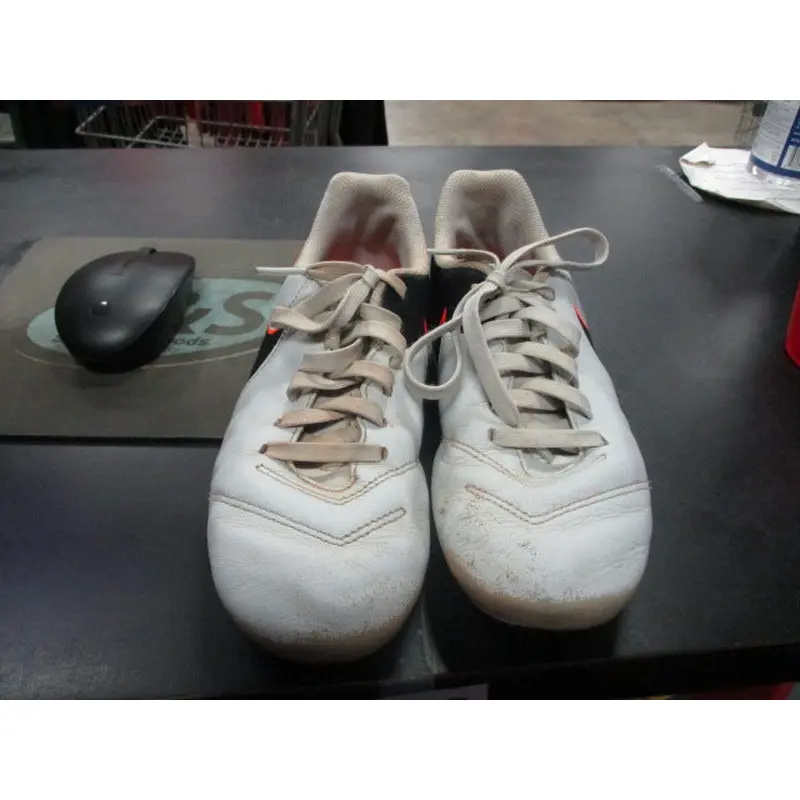 Used Nike Tiempo Size Youth 3.5 Soccer Cleats