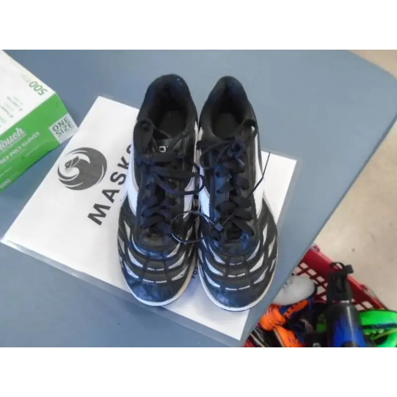 Used Diadora Sz 4.5 Soccer Flats