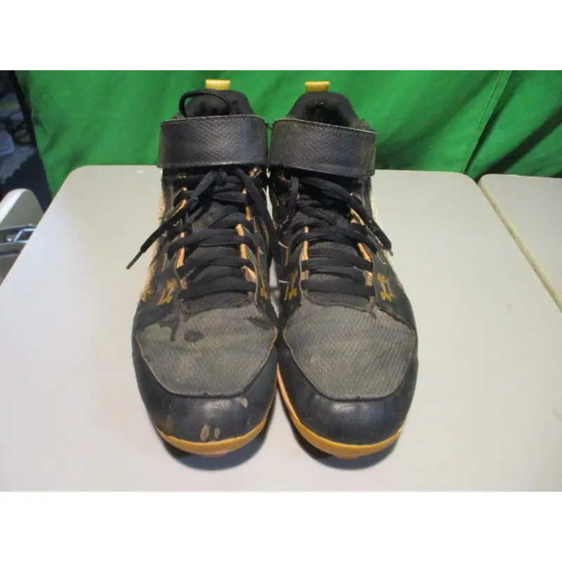 Used Under Armour BH Size 8 Baseball Cleats