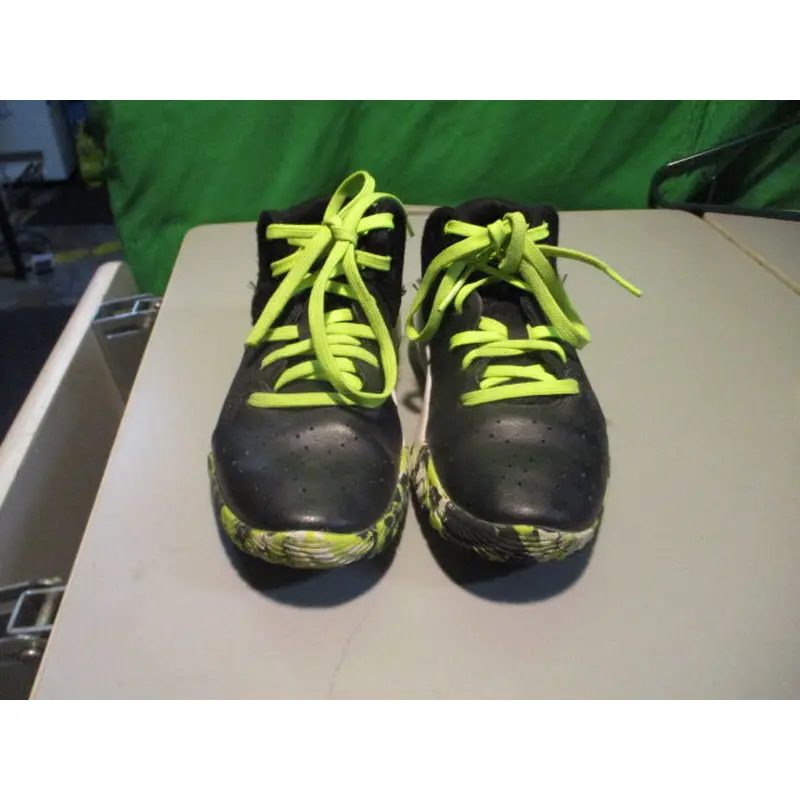 Used Under Armour Size Youth 1 Basetball Shoes