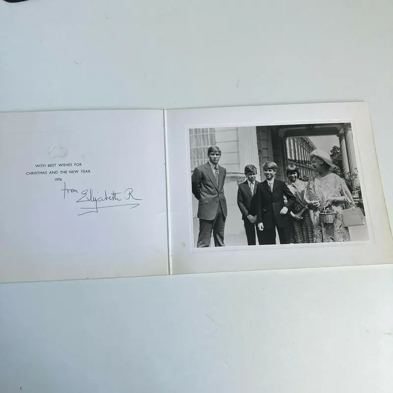 Queen Elizabeth Signed 1976 Christmas & New Years Card Photo With Beckett COA