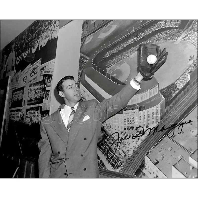 Joe Dimaggio 8X10 Photo - Autographed New York Yankees - 1327