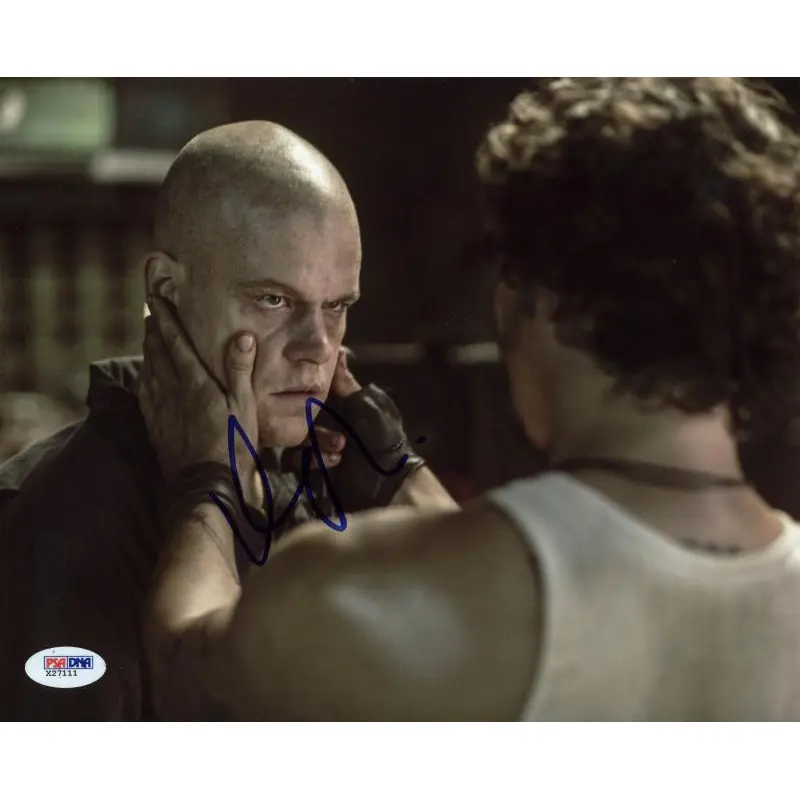 Matt Damon Elysium Signed Authentic 8X10 Photo Autographed PSA/DNA #X27111