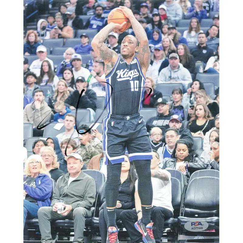 DEMAR DEROZAN signed 8x10 Photo PSA/DNA Sacramento Kings